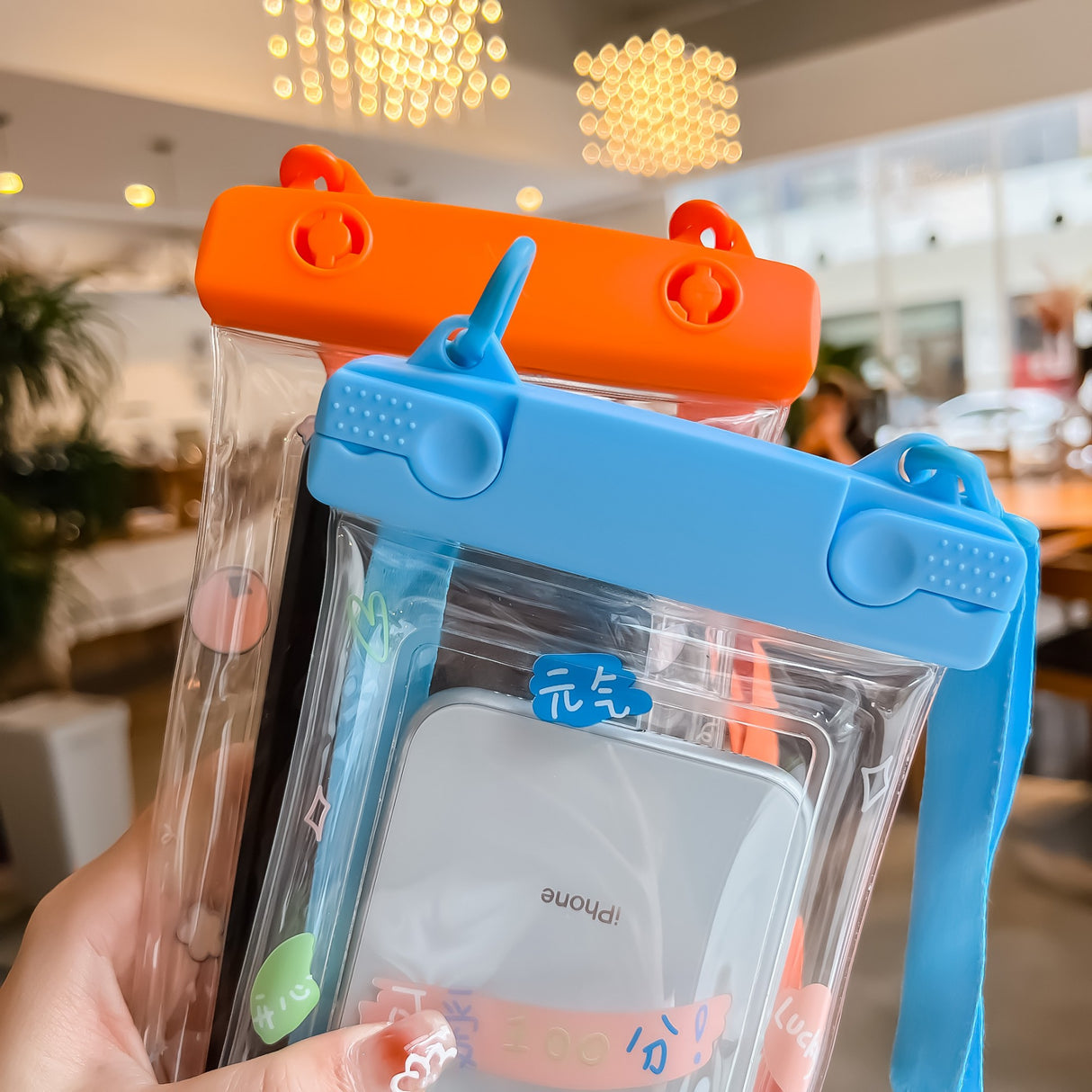 Husa subacvatica Fruity Waterproof Flippy, Snowproof, Universala, Impermeabila, cu Snur, pentru telefon sau documente, Happy Boy, Bleu - vivimall.ro