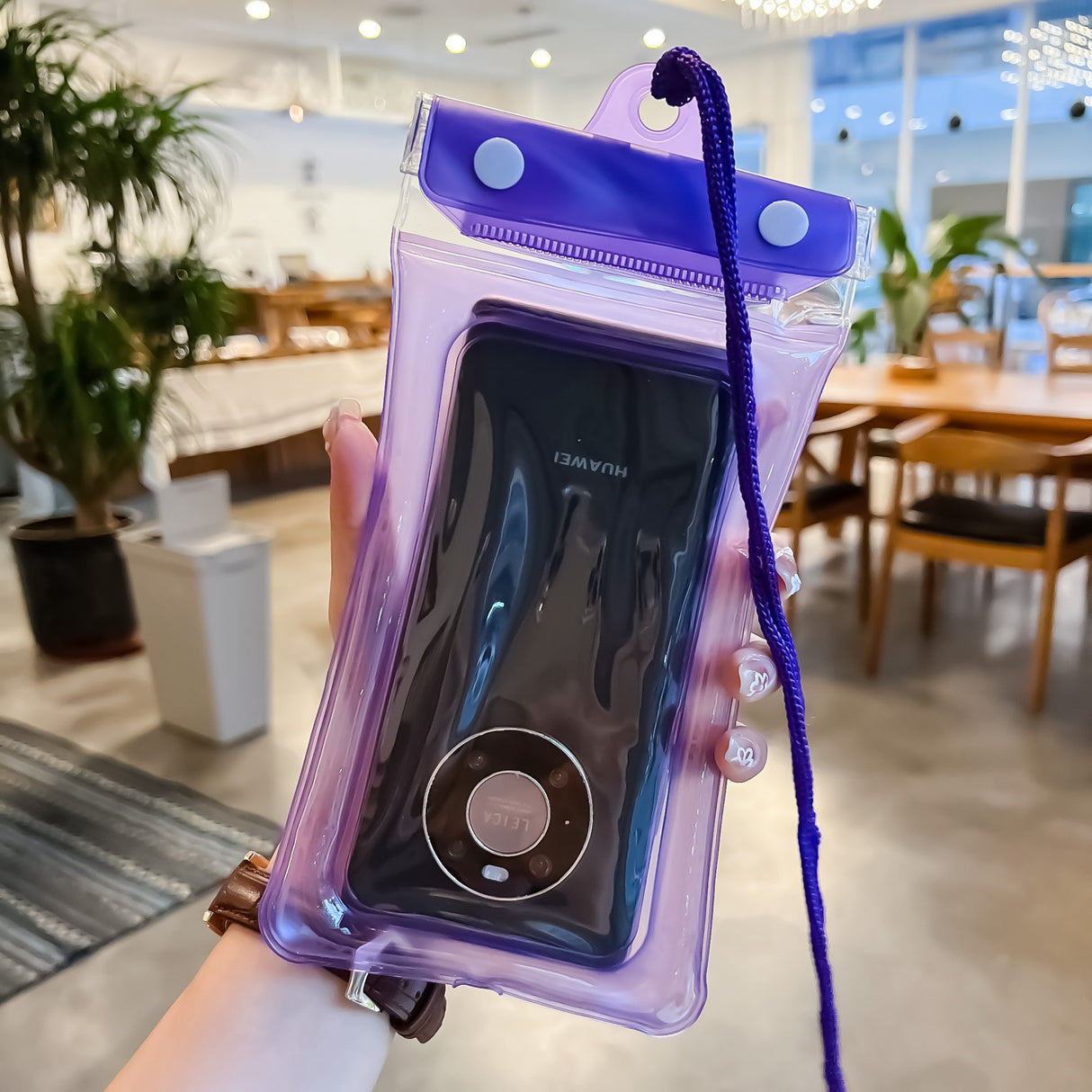 Husa subacvatica Zip Waterproof Flippy, Snowproof, Universala, Impermeabila, cu Snur, pentru telefon sau documente, Mov - vivimall.ro