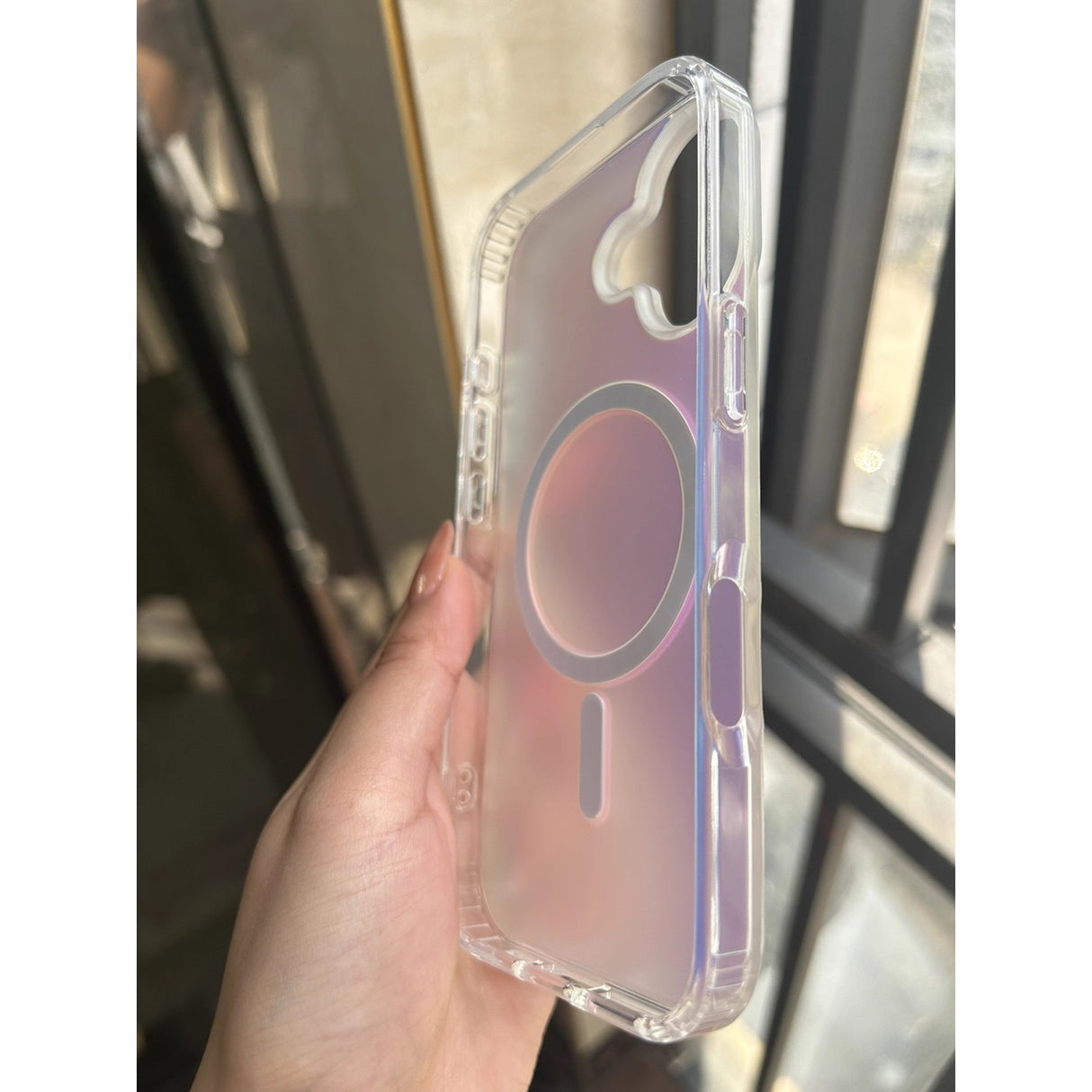 Husă iPhone 17 Cameleon, detaliu decupaj cameră cu muchie ridicată 1,3 mm protecție
