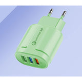 Încărcător Vivimall Macarons Verde cu 3 porturi USB, detaliu porturi și indicatoare