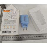 Detaliu porturi USB încărcător Vivimall QC3.0 18W, material ABS albastru, protecție supraîncălzire