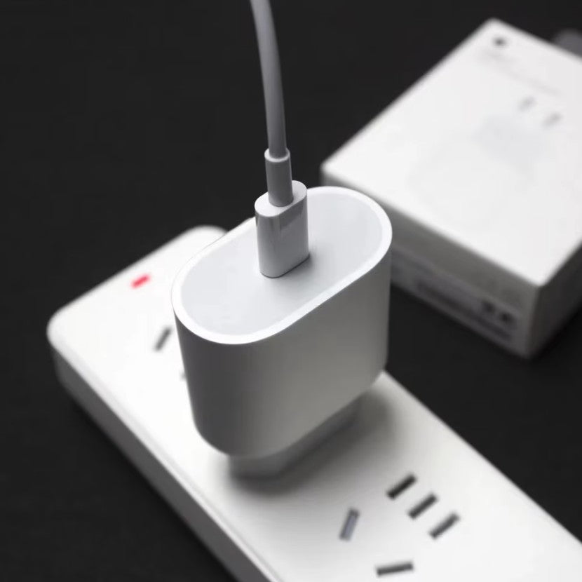 Încărcător Vivimall PD 20W conectat la priză europeană, cablu 1m Lightning pentru iPhone