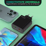 Încărcător 5 porturi 65W negru conectat la priză, vedere în unghi, Fast Charge activ