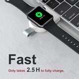 Încărcător wireless Apple Watch 3W în utilizare, conectat la laptop prin USB-C
