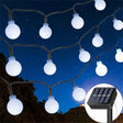 Instalație Crăciun solară 12 metri cu 100 LED-uri tip Bulb alb rece, vedere de ansamblu pe fundal negru