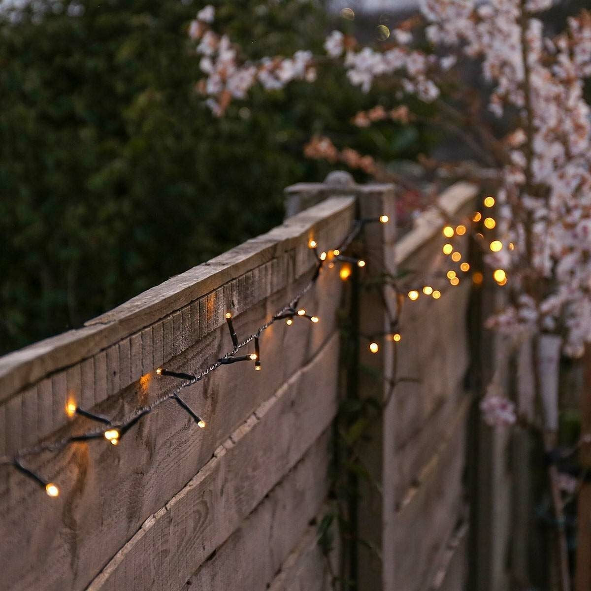 Karácsonyi installáció, 15 M, 150 LED, Lineáris, Meleg fehér, 8 fényeffektus, Transzformátor, Összeköthető, 5 M hosszabbító kábel mellékelve, Vezeték