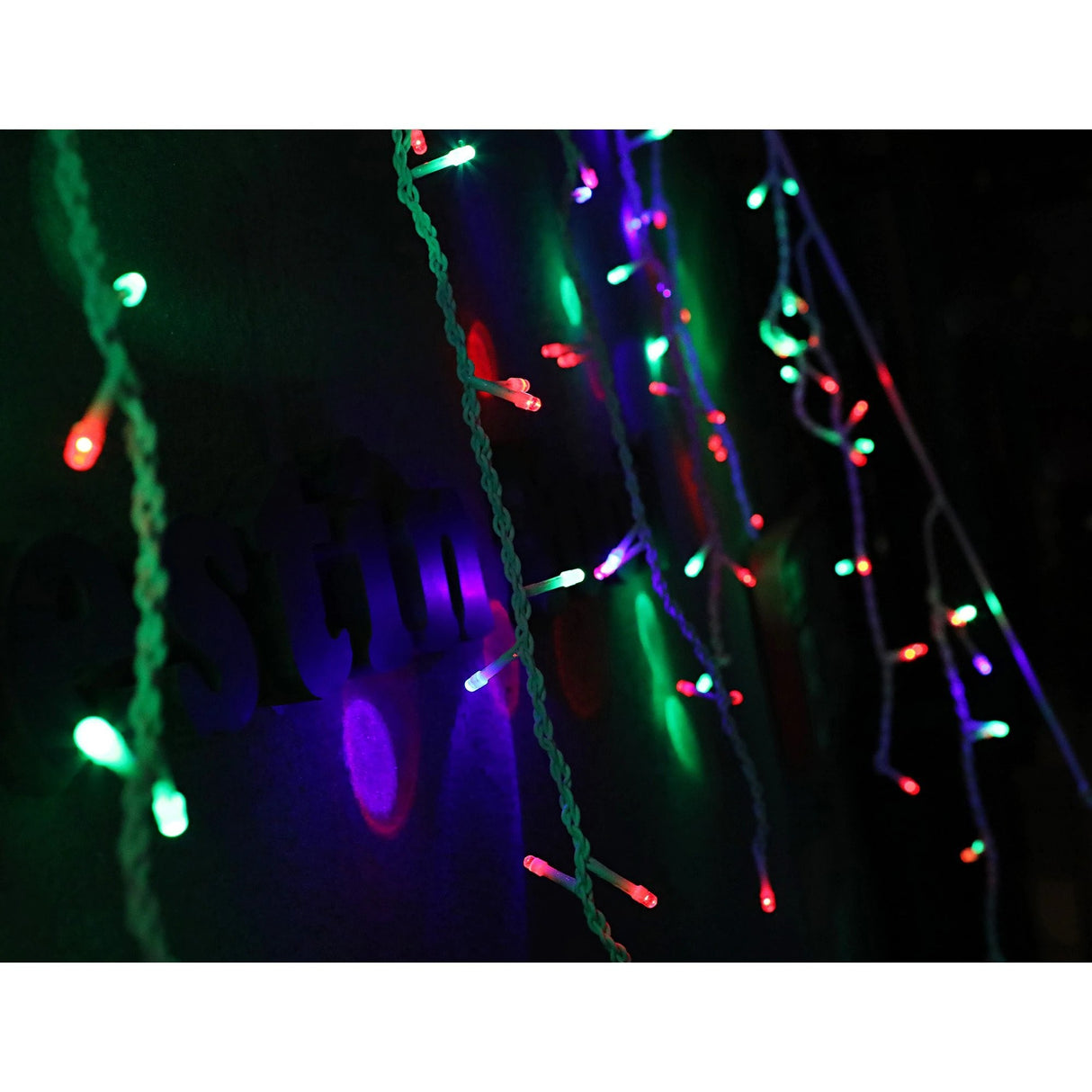 Instalatie Craciun, 20 m, 572 Led-uri ,Franjuri, Rosu / Verde/ Albastru, Flash, Transformator, Interconectabila, Prelungitor 5 m inclus, Fir Alb, Flippy - vivimall.ro