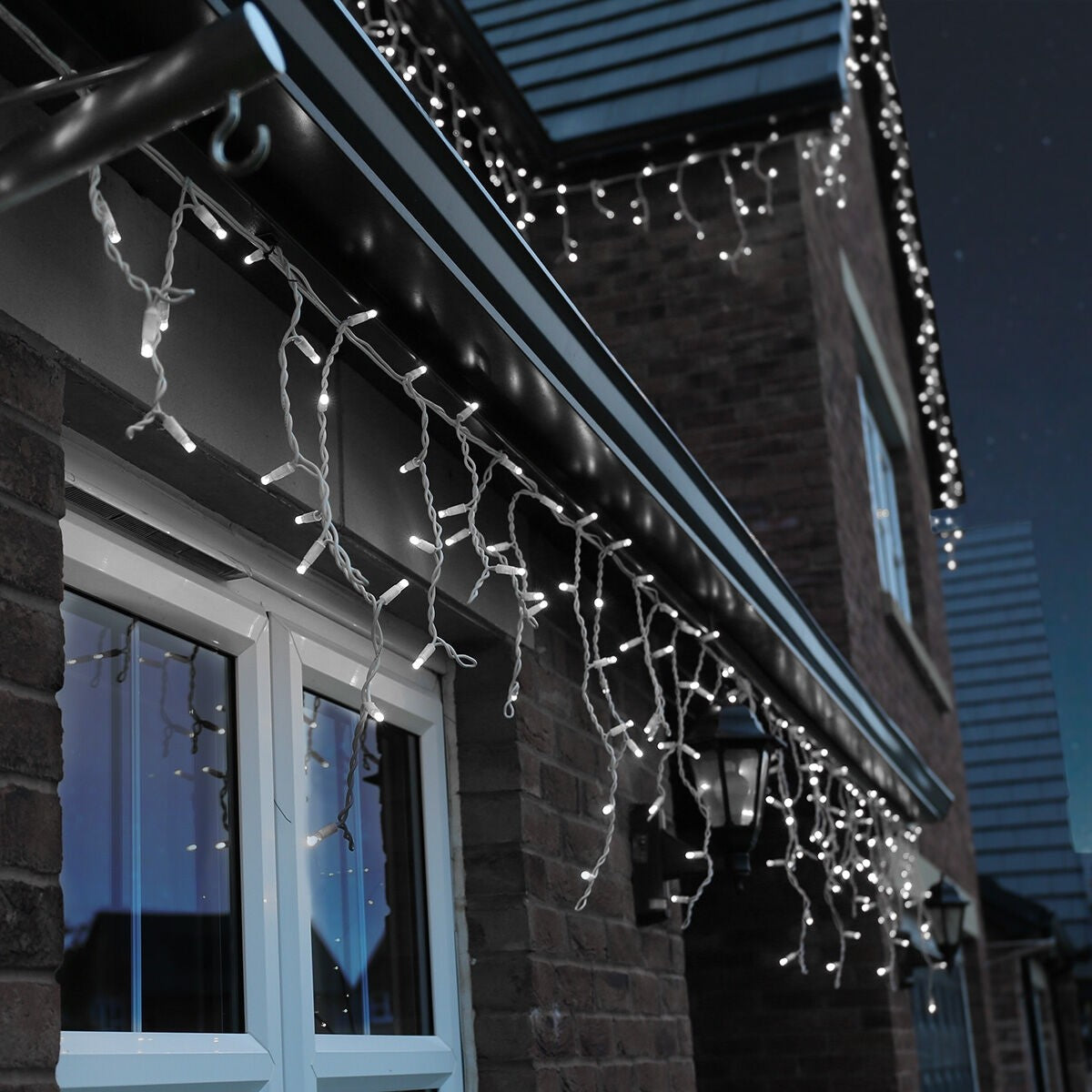 Karácsonyi installáció, 25 M, 600 LED, Rojtos, Hideg, Villogó, Tápegység, Összeköthető, 6,5 M hosszabbító kábel mellékelve, Gumírozott vezeték, 220V