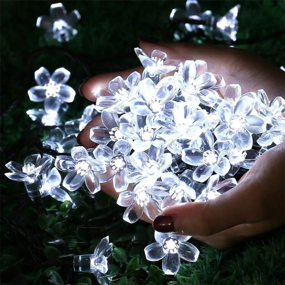Karácsonyi installáció, 6,5 méter, 30 LED cseresznyevirág izzó, kültéri használatra, napelemes töltéssel, menő