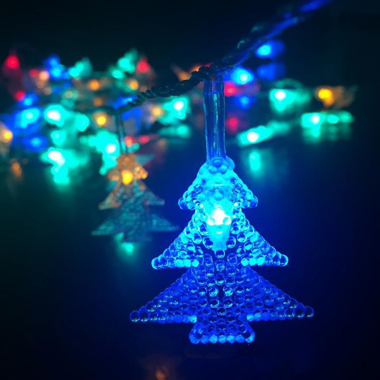Detaliu fir transparent ghirlandă luminoasă cu brăduți, 20 LED-uri colorate aprinse