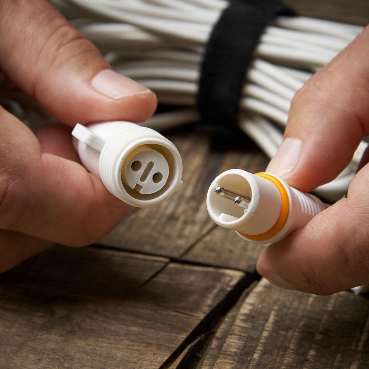 Instalatie Craciun Premium, IP65, Exterior, 225 m, Led-uri ,Franjuri, Turturi, Alb rece, Flash, Alimentator, Interconectabila, Fir Alb Cauciucat, 220v, Vivimall - vivimall.ro