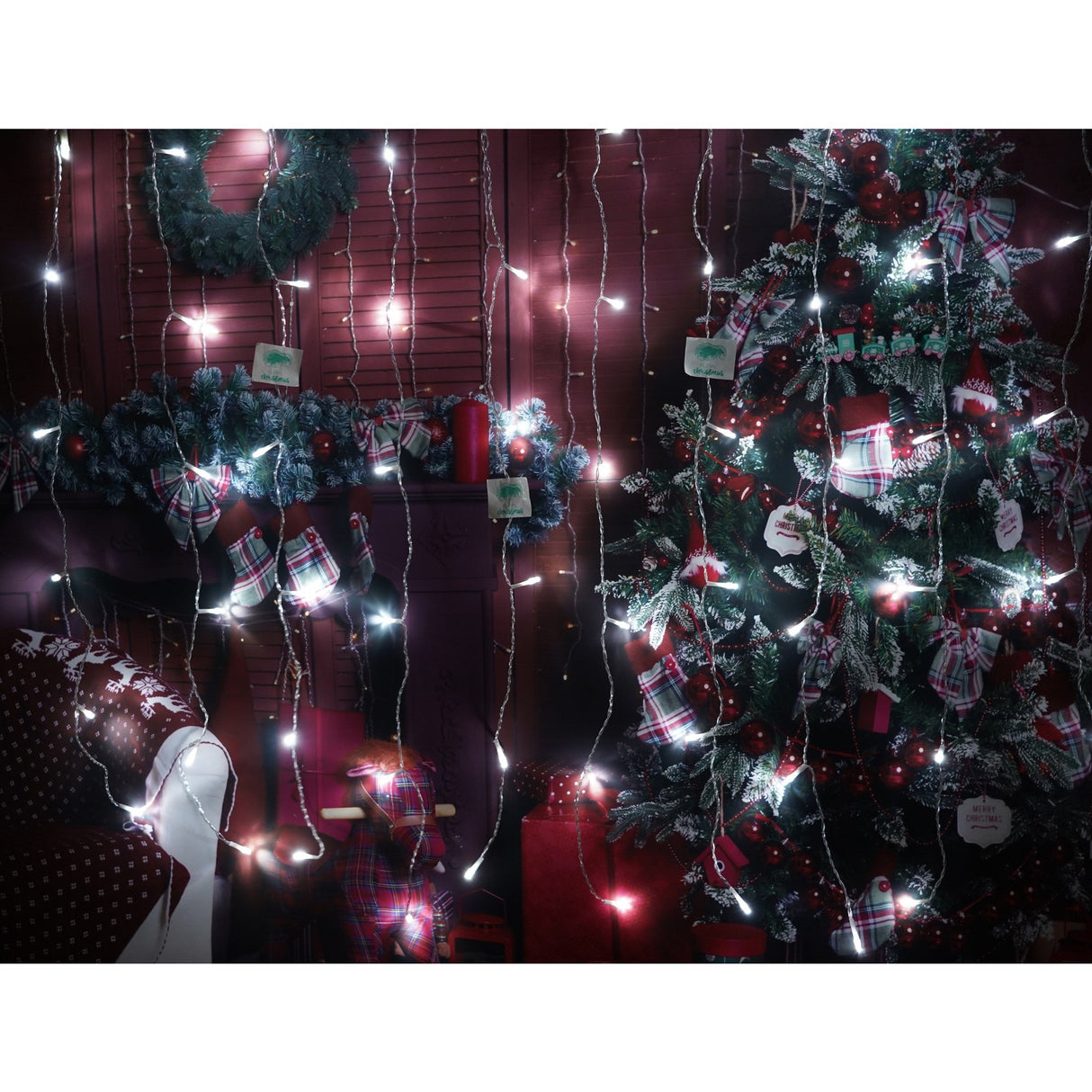 Instalatie Craciun, Tip Perdea, IP44, 2 m x 1 m, 120 LED-uri, Alb rece, 8 jocuri de lumini, Transformator, Interconectabila, Prelungitor 5 m inclus, Fir transparent, Interior/ Exterior, Vivimall - vivimall.ro