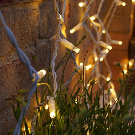 Instalatie Craciun, Tip Perdea, IP44, 9 m x 3 m, 720 LED-uri, Alb Cald, cu 8 jocuri de lumini, 31 V, 9W, Interconectabila, Prelungitor 3 m inclus, Fir transparent, Interior/ Exterior, Vivimall - vivimall.ro