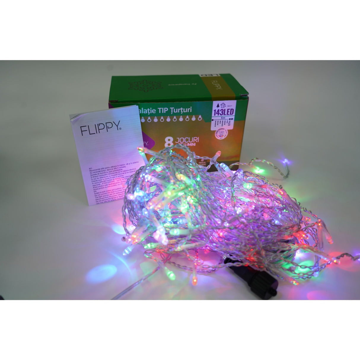 Instalație turturi Flippy® aprinsă cu lumini roșu-albastru, efect decorativ pe streașină
