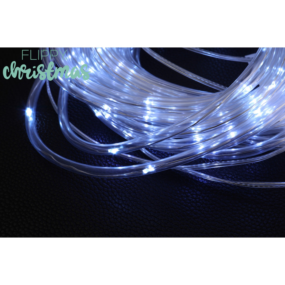 Karácsonyi fényinstalláció típusa: Fénytömlő, 300 LED, 32 méter hosszú, 8 program, 2 méteres hosszabbító kábel, rézhuzal, napelemes töltés, hideg