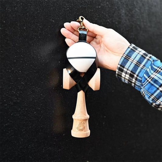 Husa pentru Kendama, Vivimall, Husa de Depozitare pentru Kendama, din PVC rezistent, Catarama cu Agatare pentru Transportare, Forma Breloc 8, 12 x 6 cm, Negru - vivimall.ro