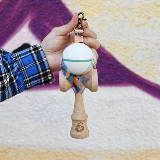 Husa pentru Kendama, Flippy, Husa de Depozitare pentru Kendama, din PVC rezistent, Catarama cu Agatare pentru Transportare, Forma Breloc 8, 12 x 6 cm, Magic Multicolor - vivimall.ro