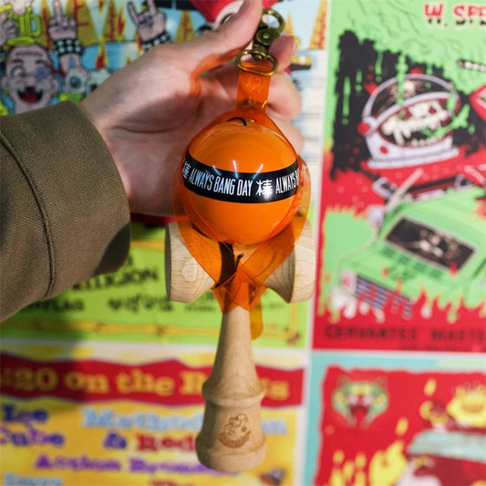 Husa pentru Kendama, Vivimall, Husa de Depozitare pentru Kendama, din PVC rezistent, Catarama cu Agatare pentru Transportare, Forma Breloc 8, 12 x 6 cm, Portocaliu - vivimall.ro