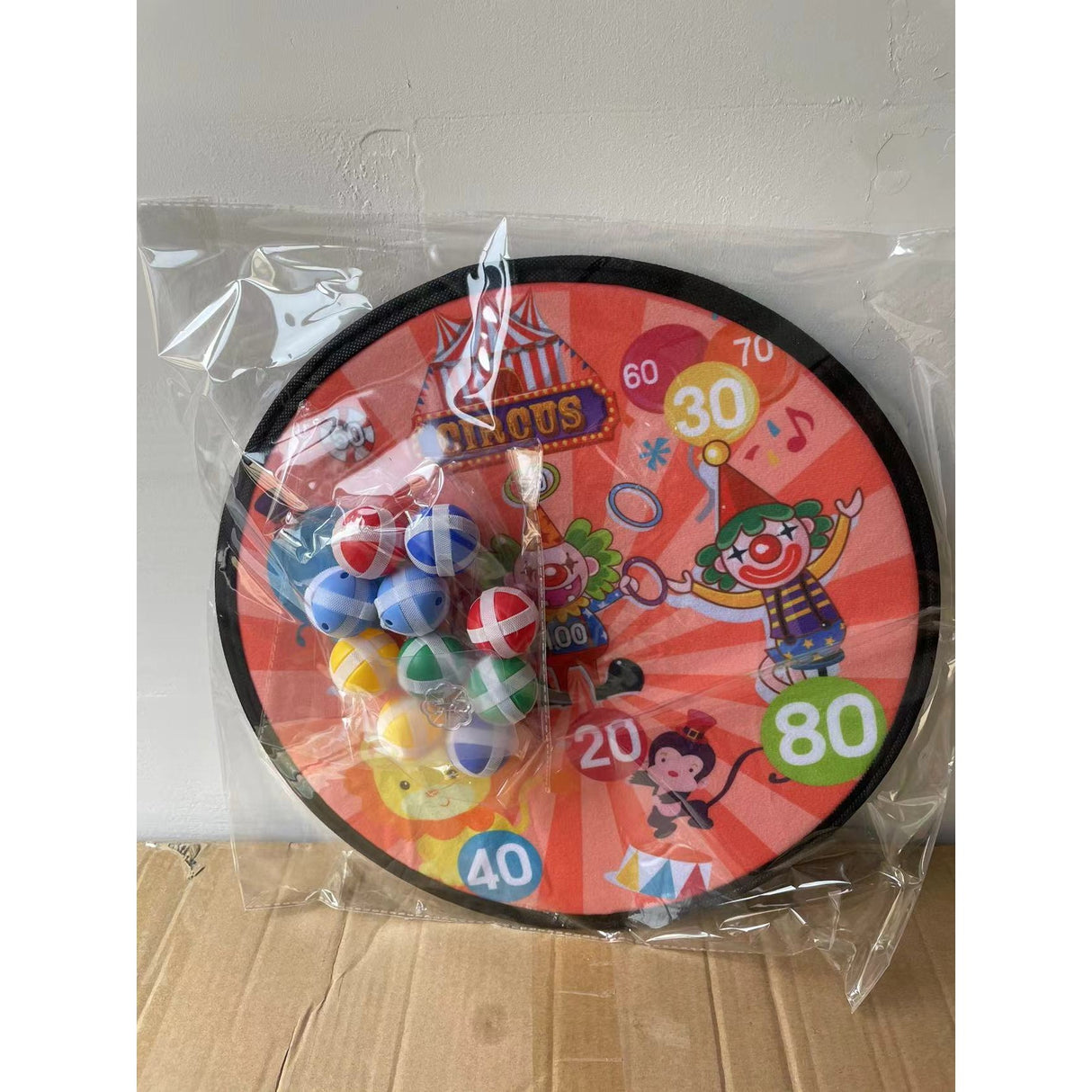 Joc Darts Vivimall pentru Copii, Placa Pliabila 36.5 cm, 8 Mingii Velcro/Scai Simple, 2 Mingii Luminoase, Model Circ, Rosu - vivimall.ro