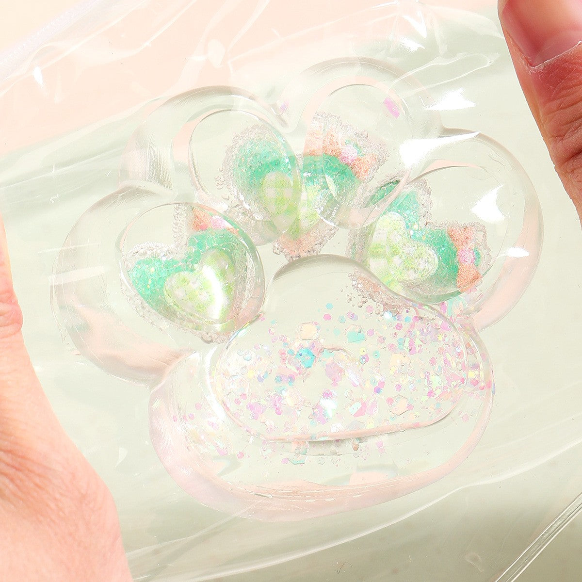 Jucarie Antistres Squishy, Flippy, Labuta de Pisica Pufoasa, cu Revenire Lenta, 7 x 6.5 cm, Model Inima, Multicolor - vivimall.ro