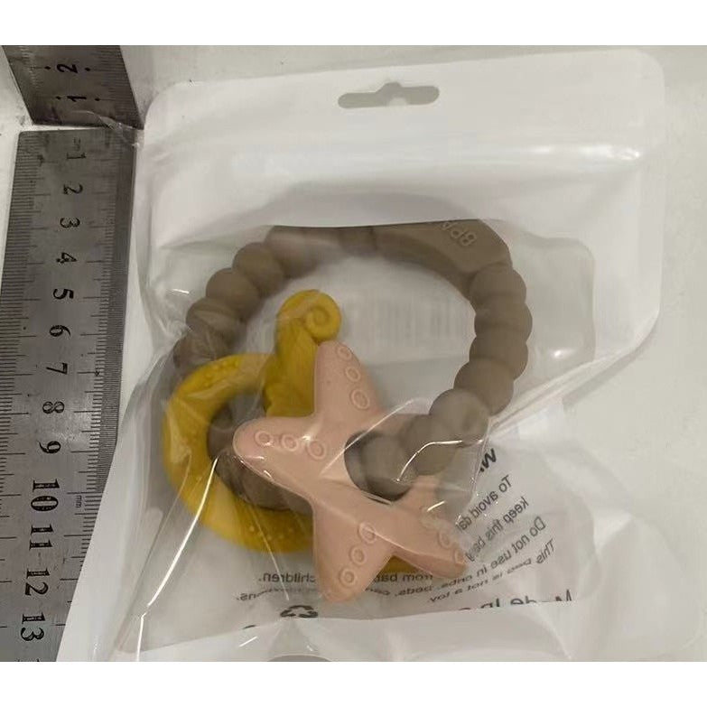 Jucarie Dentitie Bebelusi, Vivimall, Tip Bratara, Model Calut si Stea de Mare, + 3 luni, din Silicon, fara BPA, 8.1 x 8.1 x 1.2 cm, Maro - vivimall.ro