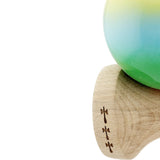 Kendama X Originala, Profesionala, Vivimall, Big Cups V2, Super Sticky cu Cupe Mari, din lemn 18 cm, Rulment Metalic cu Ata 55 cm, Galben/Albastru/Verde - vivimall.ro