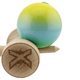 Kendama X Originala, Profesionala, Flippy, Super Sticky cu Cupe Mari KING SIZE V3, Gaura in Baza, Rulment Metalic, din lemn 18 cm, Ata 62/65 cm, Gradient Galben/Albastru/Verde - vivimall.ro