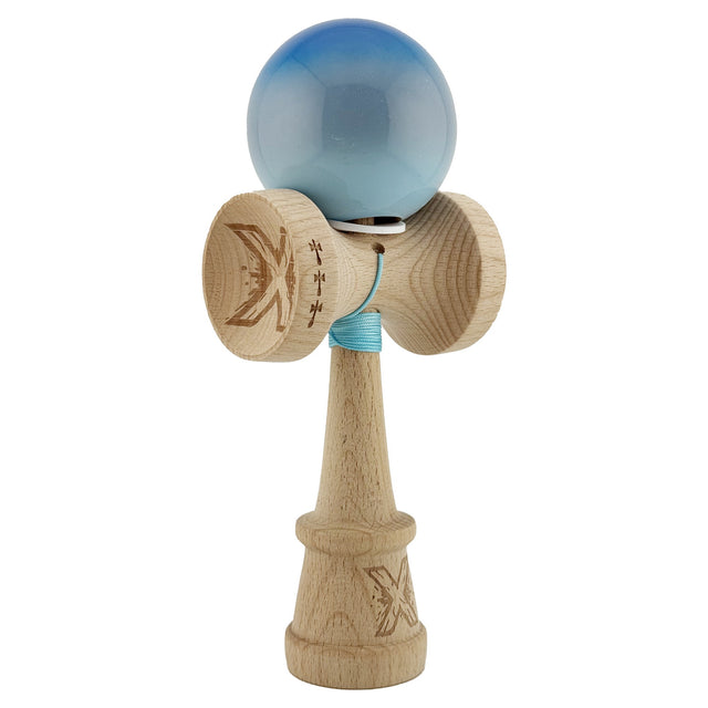 Kendama X Originala, Profesionala, Flippy, Super Sticky cu Cupe Mari KING SIZE V3, Gaura in Baza, Rulment Metalic, din lemn 18 cm, Ata 62/65 cm, Gradient Albastru/Gri/Bleu - vivimall.ro