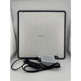 Detaliu carcasă neagră lampă LED creștere plante Flippy Keel Edge, 30×30 cm, profil lateral