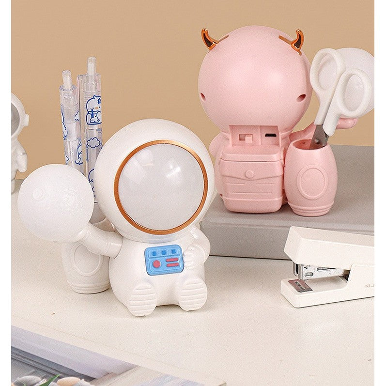 Lampa de Veghe 2in1, Vivimall, Lampa, Ascutitoare si Spatiu Depozitare, Model Astronaut, Incarcare USB, din ABS, 12 x 7 x 11 cm, Lumina Led, Multicolor - vivimall.ro