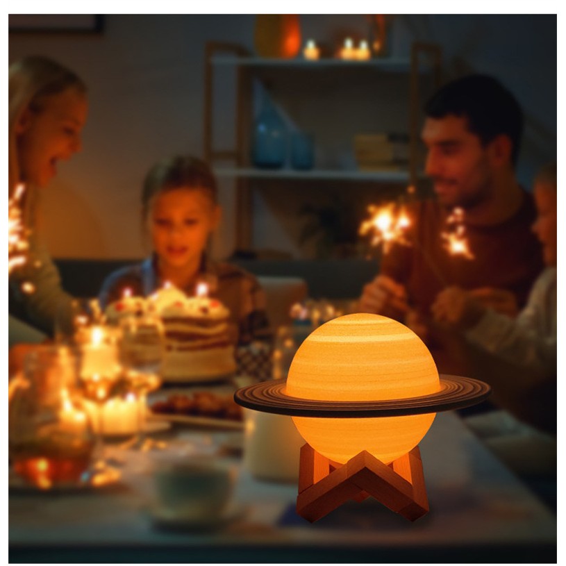 Éjszakai fény távirányítóval, Szaturnusz alakú 3D Szaturnusz fény 16 színben, elemes, fa állvánnyal, 15 cm