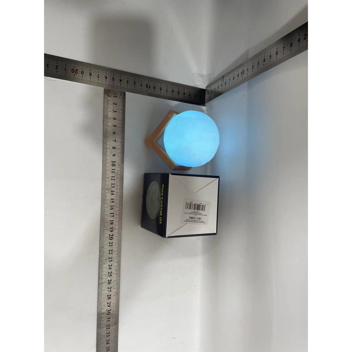 3D Holdfényes Éjszakai Fény, Elemmel Működő, Műanyag Állvánnyal, 8 Cm