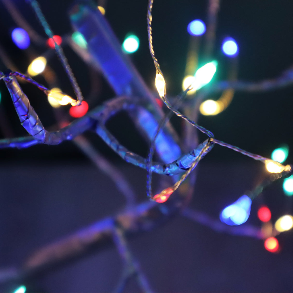 LED éjszakai fény elemekkel és USB-vel