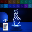 Lampă LED decorativă 3D model Mână și Inimă din acril, lumină multicoloră, vedere frontală, culoare albă