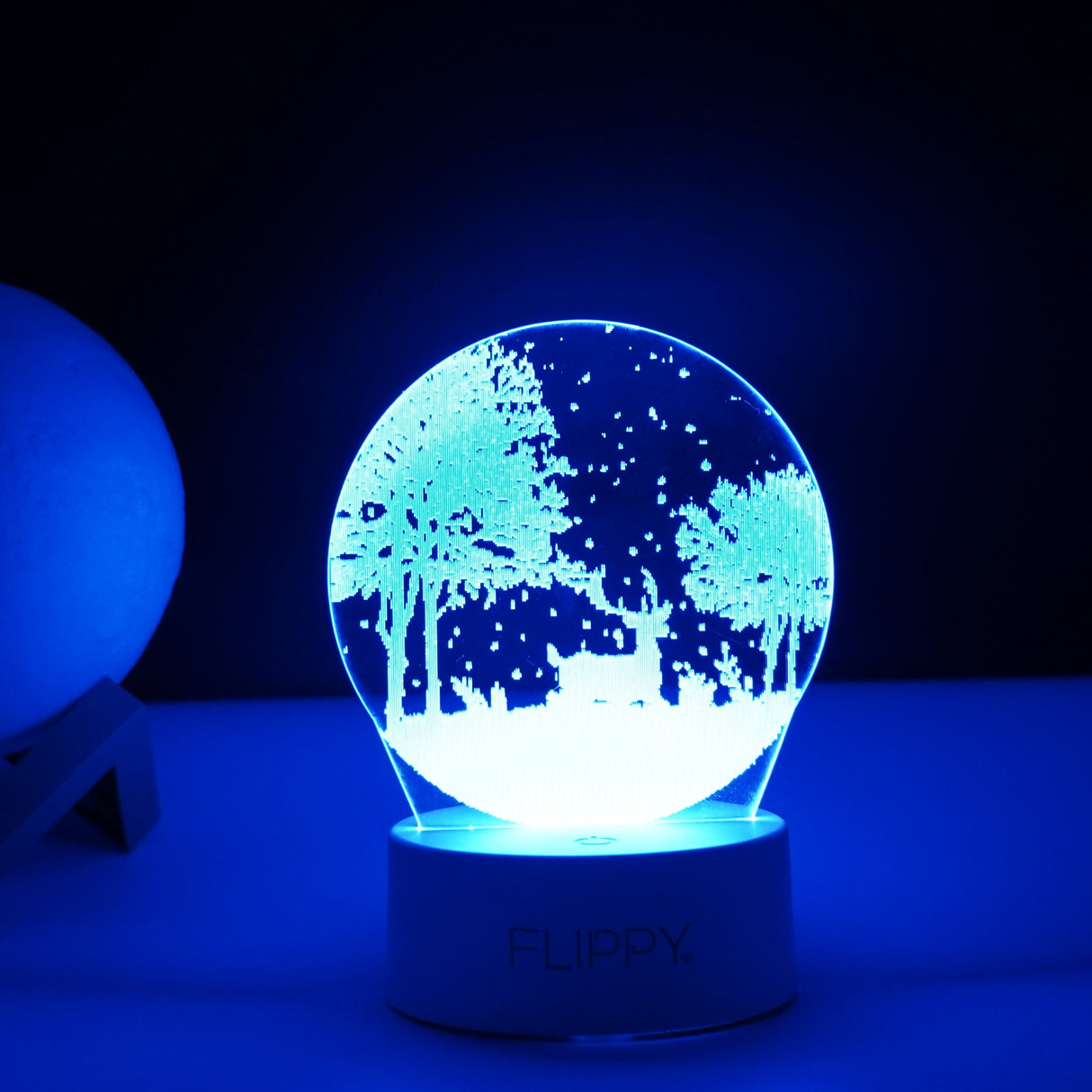 Lampa Led Decorativa, 3D, Peisaj De Iarna, Cu Telecomanda, Doua Moduri De Alimentare Usb Si Baterii, 20 Cm Inaltime, Din Material Acril Si Lumina A, Alb - vivimall.ro