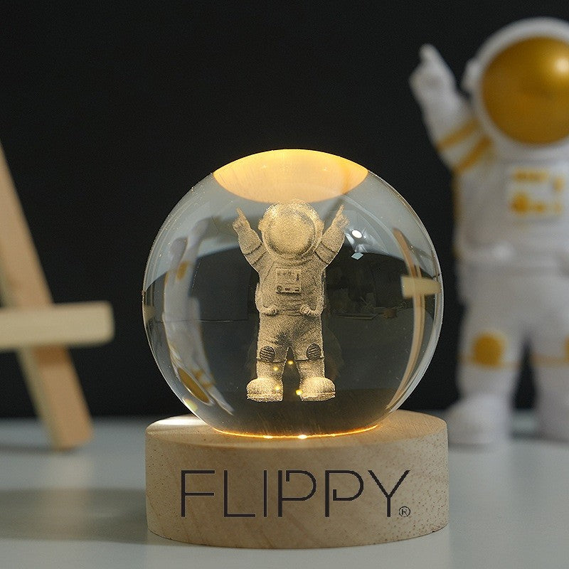 Dekoratív LED lámpa, 6 cm átmérőjű kristálygömbbel, USB tápellátás, fa állvány, világítás