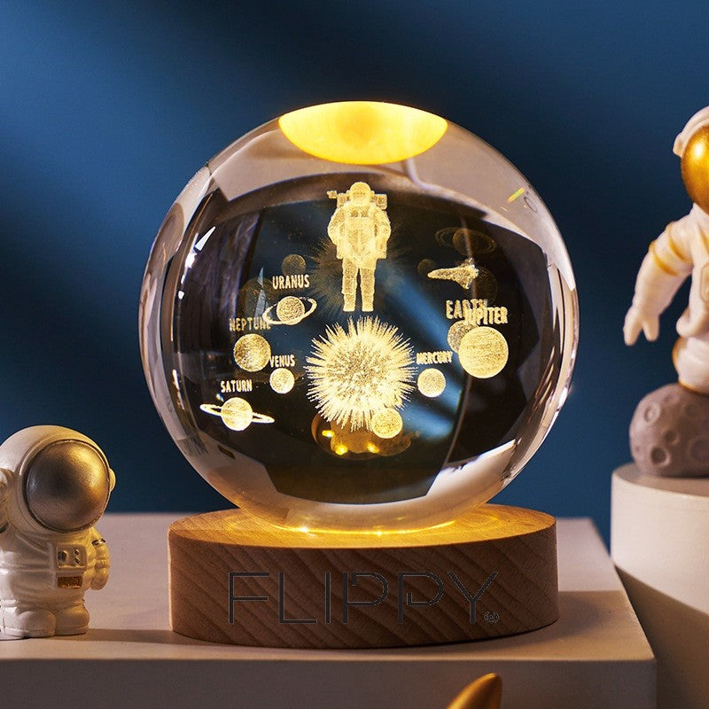 Dekoratív LED lámpa, 6 cm átmérőjű kristálygömbbel, USB tápellátás, fa állvány, világítás