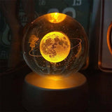 Dekoratív LED lámpa, 6 cm átmérőjű kristálygömbbel, USB tápellátás, fa állvány, világítás
