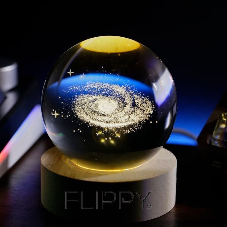 Dekoratív LED lámpa, 6 cm átmérőjű kristálygömbbel, USB tápellátás, fa állvány, világítás