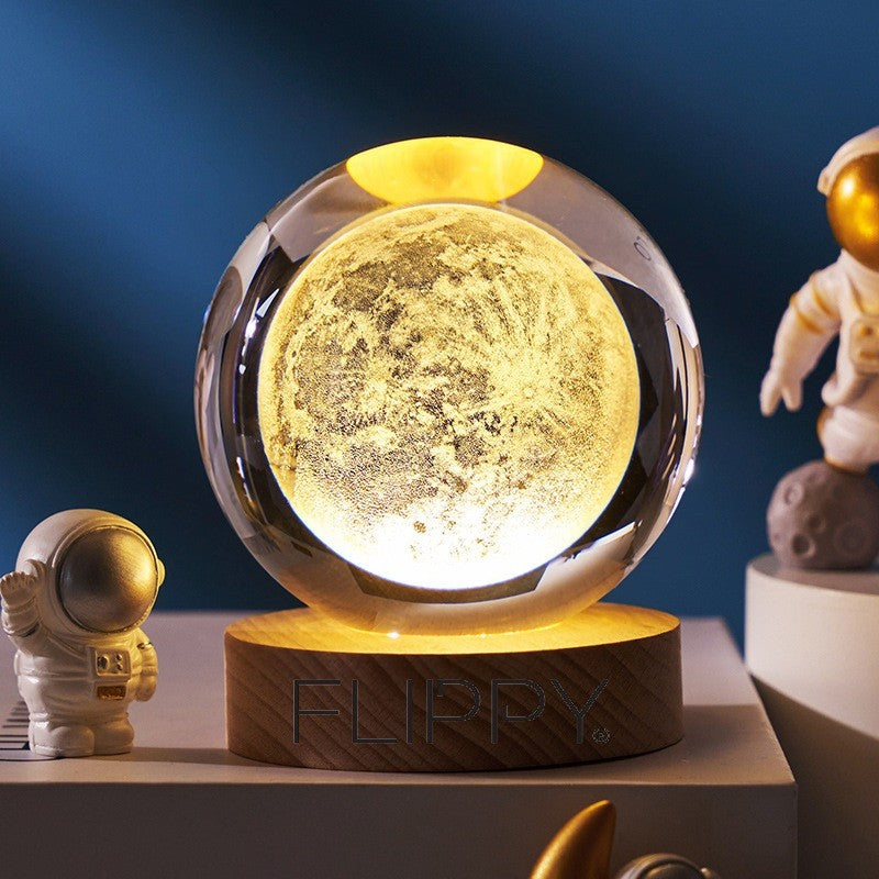 Dekoratív LED lámpa, 6 cm átmérőjű kristálygömbbel, USB tápellátás, fa állvány, világítás