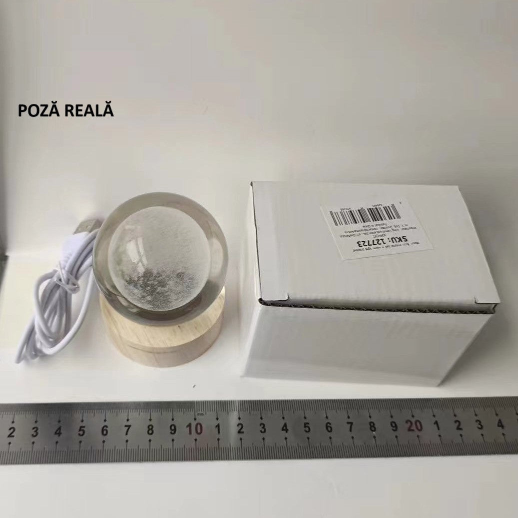 Dekoratív LED lámpa, 6 cm átmérőjű kristálygömbbel, USB tápellátás, fa állvány, világítás