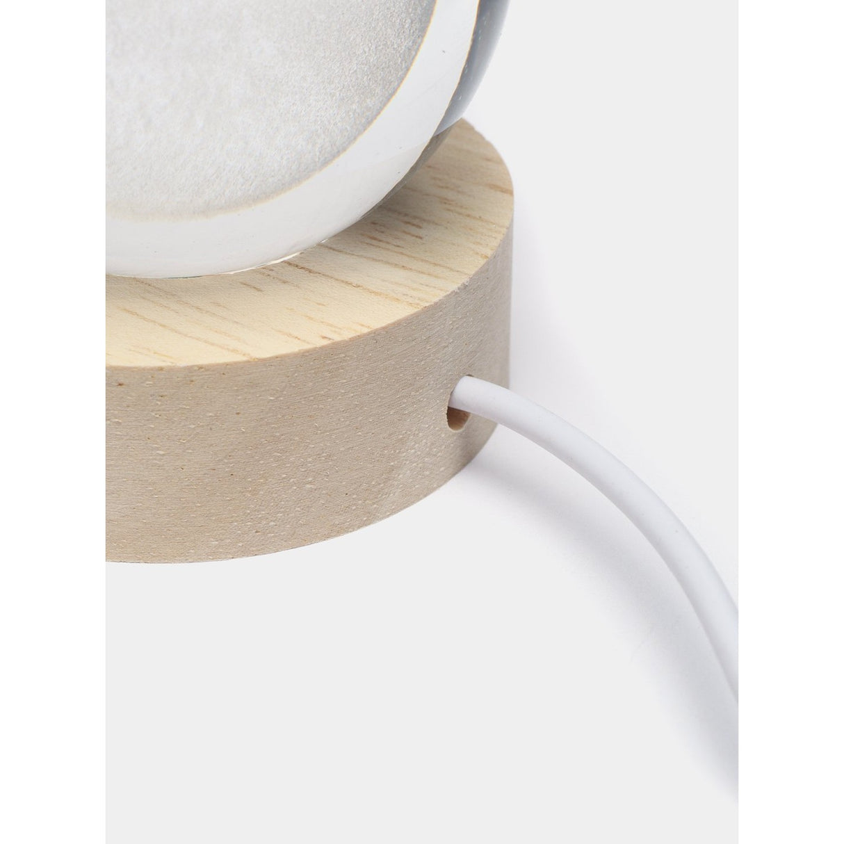 Dekoratív LED lámpa, 6 cm átmérőjű kristálygömbbel, USB tápellátás, fa állvány, világítás