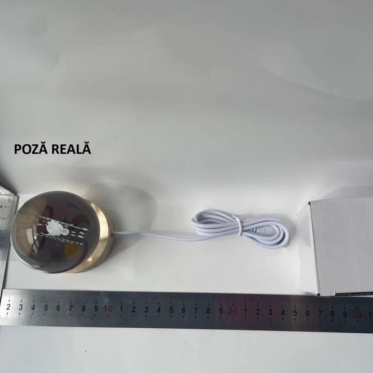 Dekoratív LED lámpa, 6 cm átmérőjű kristálygömbbel, USB tápellátás, fa állvány, világítás