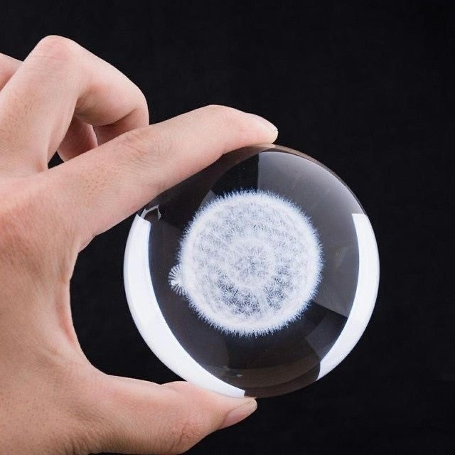 Dekoratív LED lámpa, 6 cm átmérőjű kristálygömbbel, USB tápellátás, fa állvány, világítás