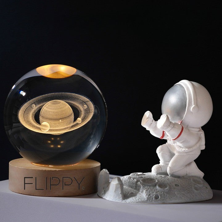 Dekoratív LED lámpa, 6 cm átmérőjű kristálygömbbel, USB tápellátás, fa állvány, világítás