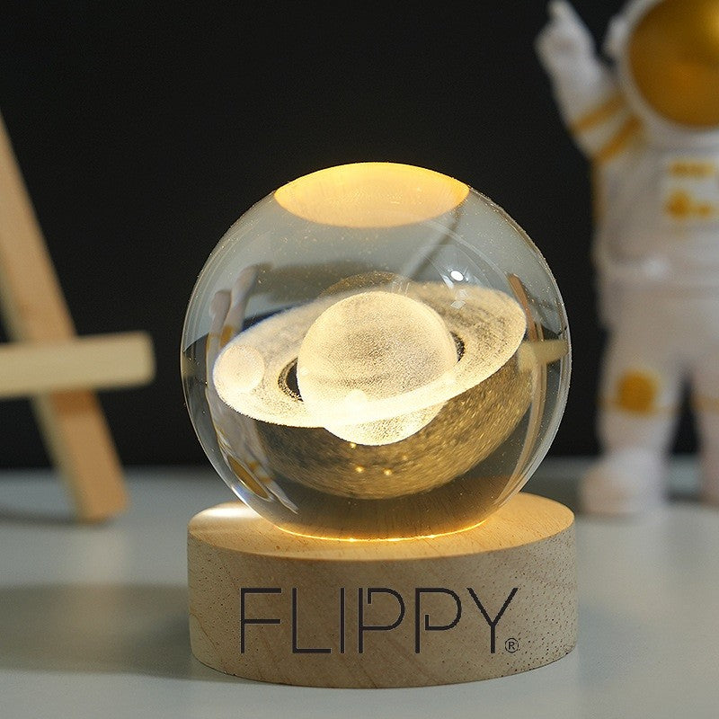 Dekoratív LED lámpa, 6 cm átmérőjű kristálygömbbel, USB tápellátás, fa állvány, világítás