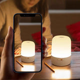 Bază magnetică lampă LED reîncărcabilă, detaliu fixare pe suprafață metalică, capac silicon
