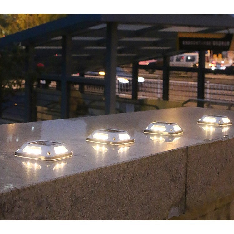 Lampa solara LED pentru gradina Vivimall, 8 LED-uri, prindere de perete sau impamantare, IP65, forma patrat, material ABS si Policarbonat, 9 x 9 cm, baterie 1.2V, 600 mah, alb rece - vivimall.ro