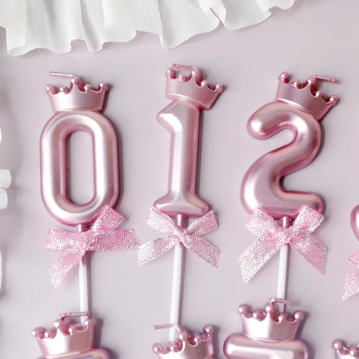 Lumanare Cifra 1, Vivimall, Model Coroana cu Fundita, Pentru Tort, 6 x 2.5 cm Mov - vivimall.ro