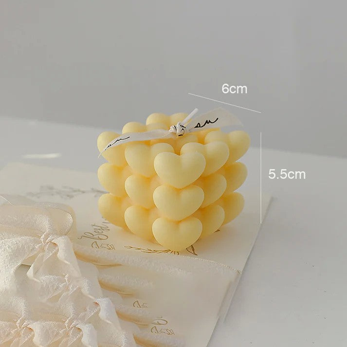Lumanare Parfumata Decorativa, Vivimall, Model Abstract Cub din Inimioare, Lumanare pentru Diferite Ocazii, 6 x 5.5 cm, Aroma de Musetel, Galben - vivimall.ro